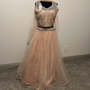 Desinger net lehenga with stone work in peach color with net chunni.